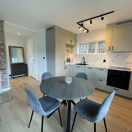דירה Free Parking - Renovated 3br Veland