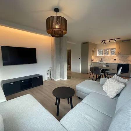 Free Parking - Renovated 3br דירה *