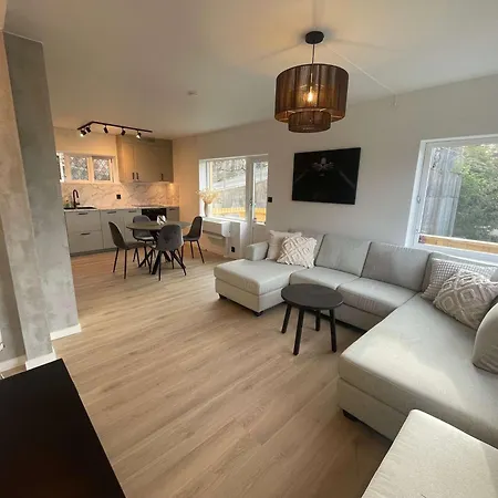 Free Parking - Renovated 3br דירה