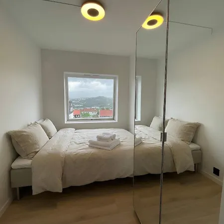 Free Parking - Renovated 3br