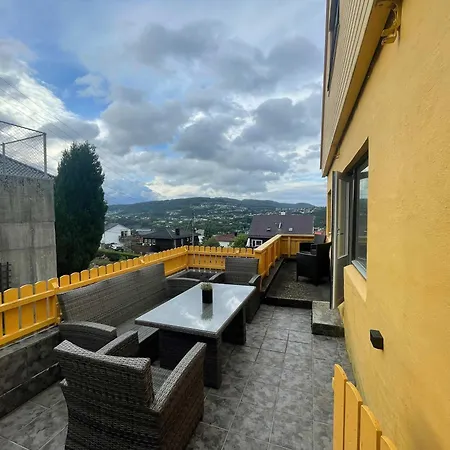 Free Parking - Renovated 3br
